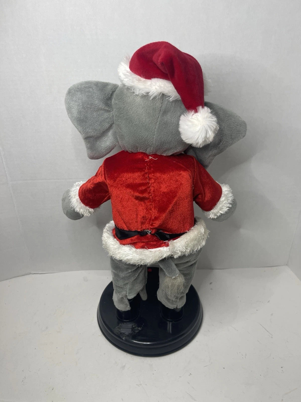 Gemmy Custom Made Animated Hip Swinging Santa Elephant Plays Here Comes Santa Claus