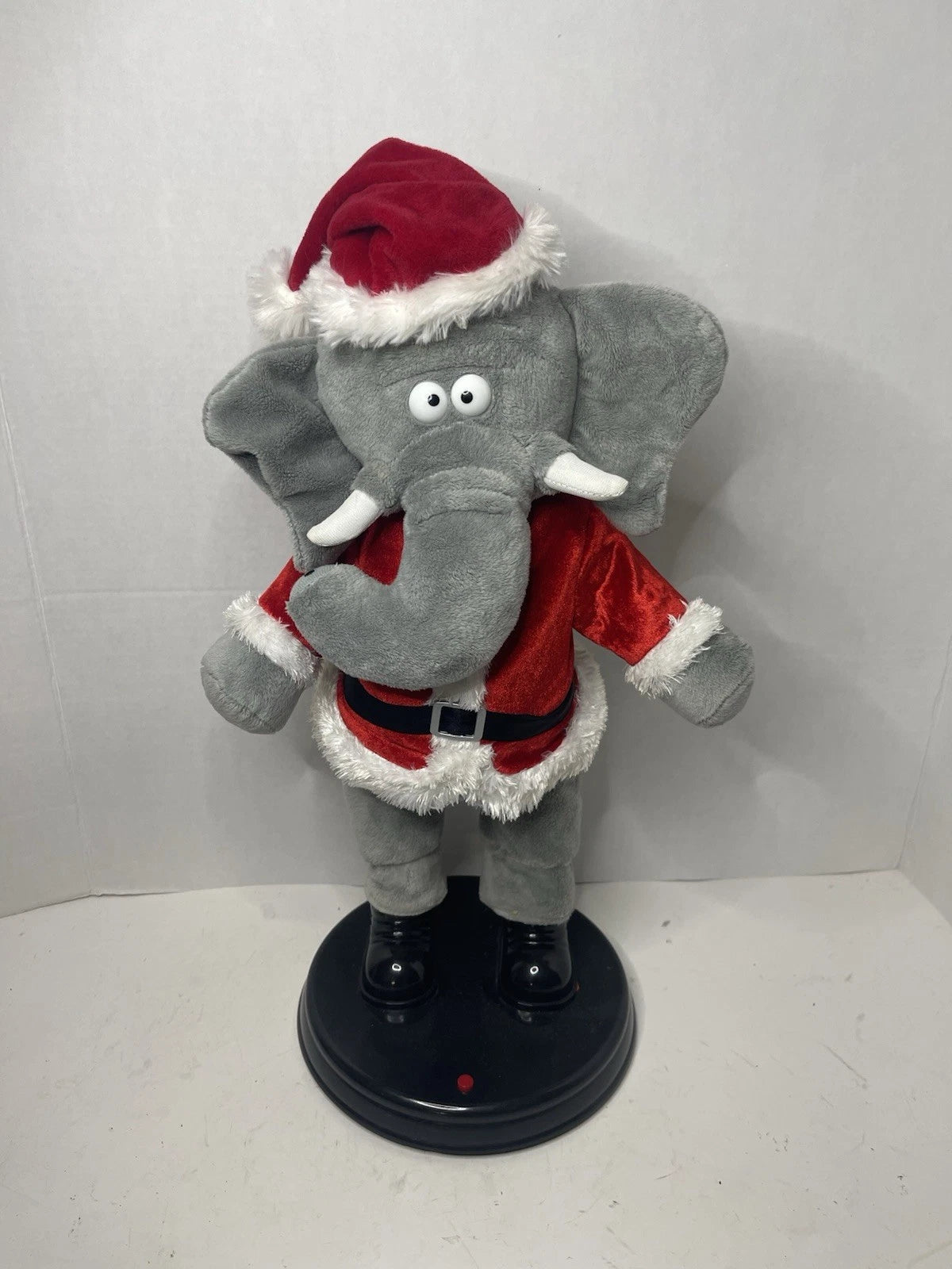 Gemmy Custom Made Animated Hip Swinging Santa Elephant Plays Here Comes Santa Claus