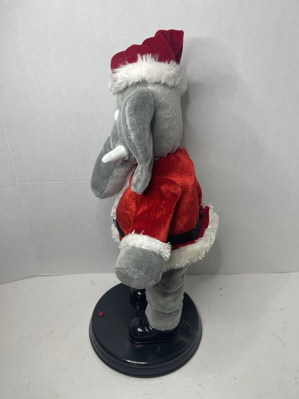 Gemmy Custom Made Animated Hip Swinging Santa Elephant Plays Here Comes Santa Claus