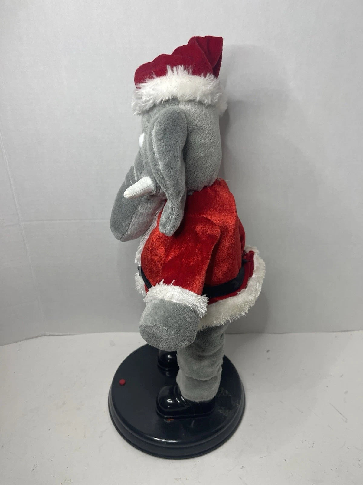 Gemmy Custom Made Animated Hip Swinging Santa Elephant Plays Here Comes Santa Claus
