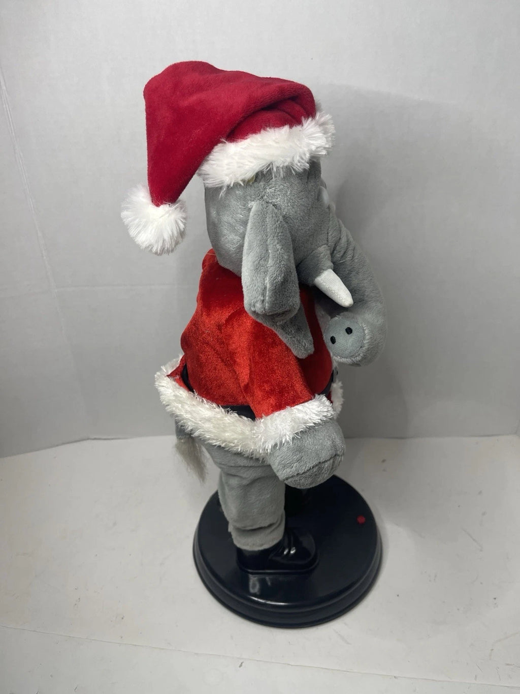 Gemmy Custom Made Animated Hip Swinging Santa Elephant Plays Here Comes Santa Claus